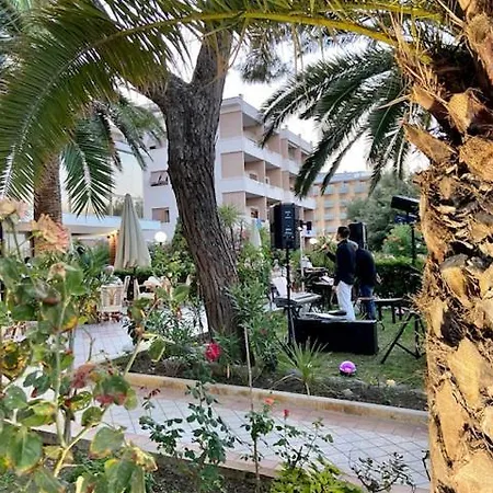 Corallo 3* Villa Rosa Di Martinsicuro