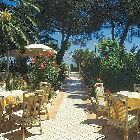 Corallo Hotel 3*