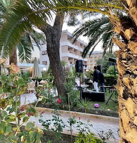 Corallo 3* Villa Rosa Di Martinsicuro